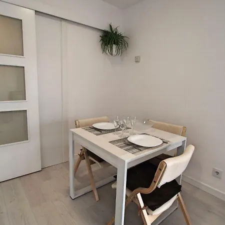 Sleep & - Brand New Up To 5 Guests *