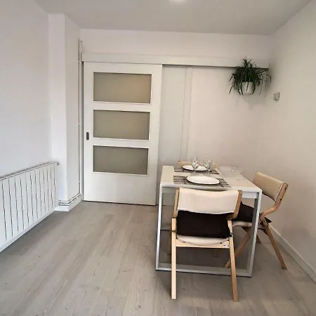 Sleep & - Brand New Up To 5 Guests * Gerona